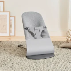 BabyBjörn Bliss Skråstol 3D Jersey inkl. Legetøj, Lysegrå