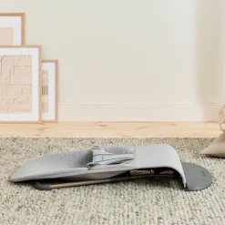 BabyBjörn Bliss Skråstol 3D Jersey inkl. Legetøj, Lysegrå