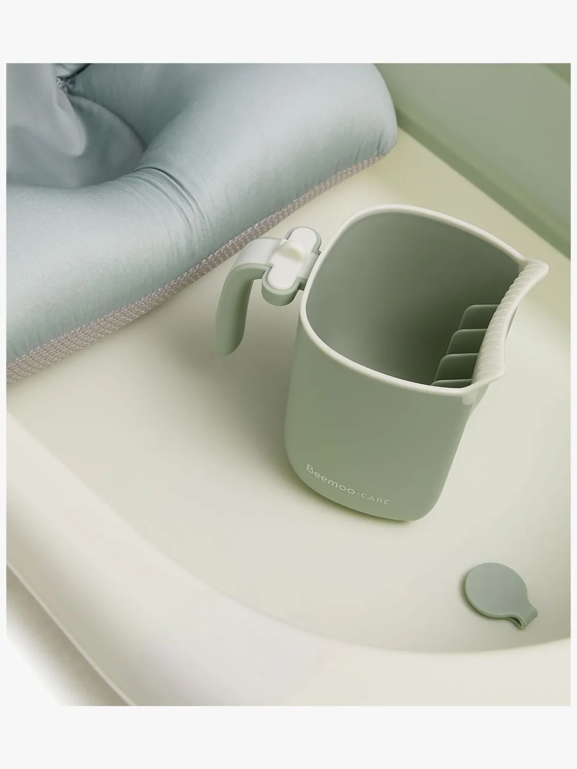 Beemoo CARE Assist Badekar inkl. Badestøtte & Skyllekande, Soft Green