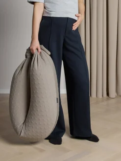 Beemoo CARE Cozy Graviditets- og Ammepude, Hearted Beige