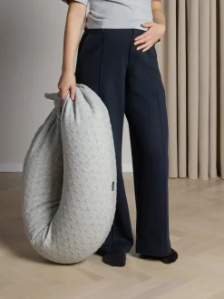 Beemoo CARE Cozy Graviditets- og Ammepude, Hearted Grey