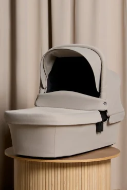 Beemoo Pro Twist Duovogn Inkl. MaxiCosi CabrioFix Autostol Baby & Base, Latte Beige/Essential Black