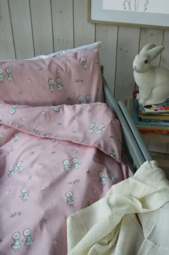 Elsa Beskow Blomsterfesten Sengesæt 150 x 210, Pink