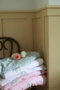 Elsa Beskow Blomsterfesten Sengesæt 150 x 210, Pink