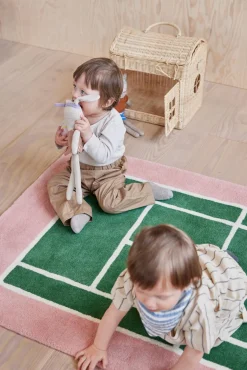 OYOY Tennis Gulvtæppe 88x150, Green/Rose