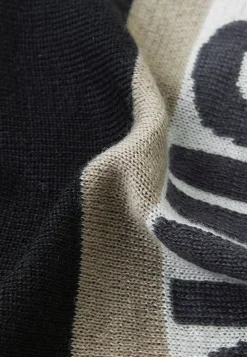 Reima Taasko Hue, Black